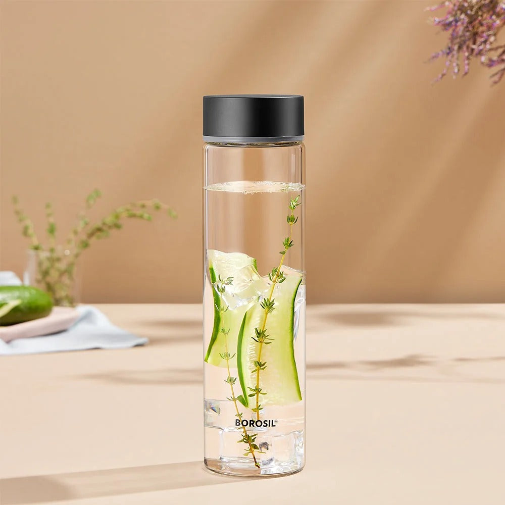 Borosilicate Glass Water Bottle Black Lid 550 ml
