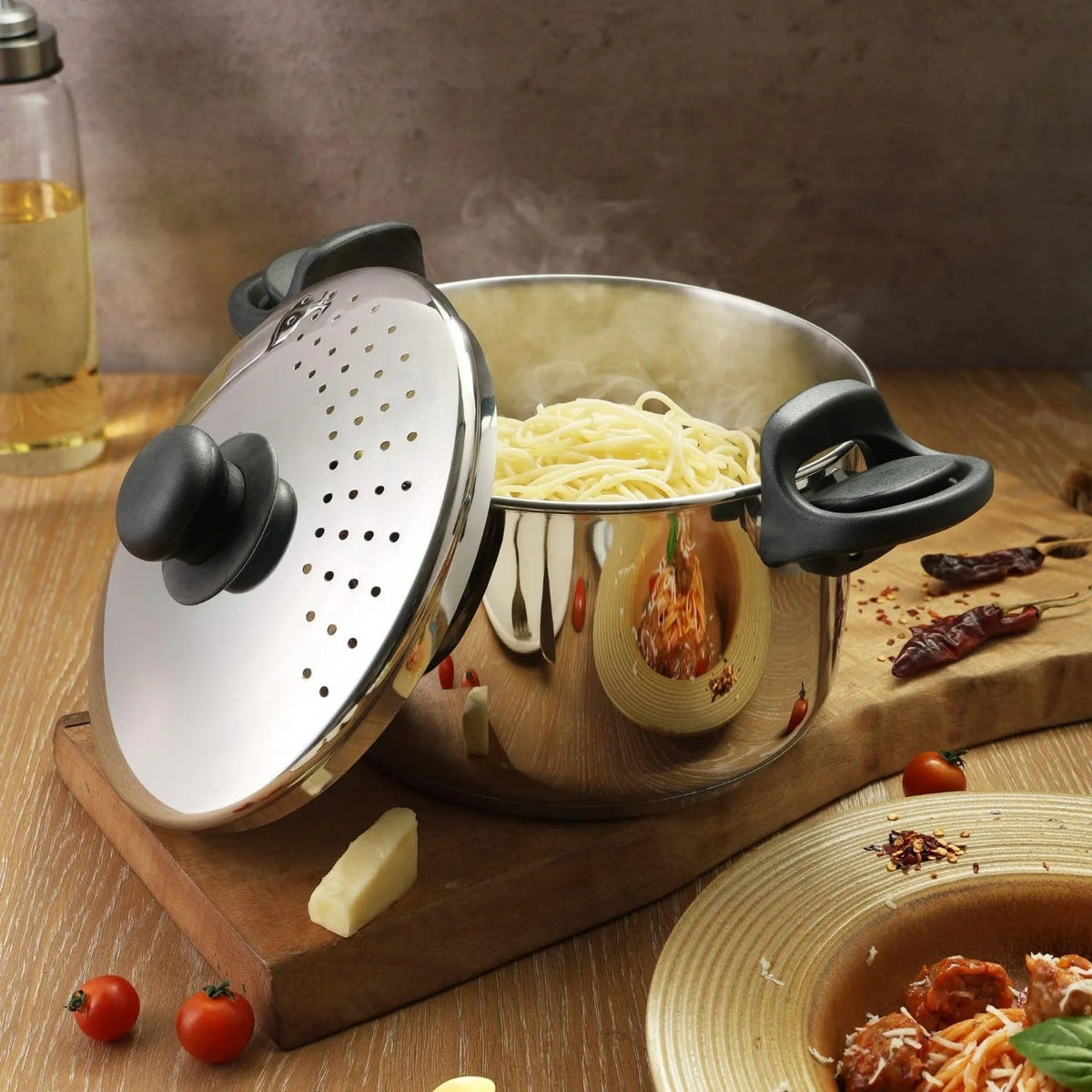 Stainless Steel Pasta Pot with Strainer Lid 6.8L