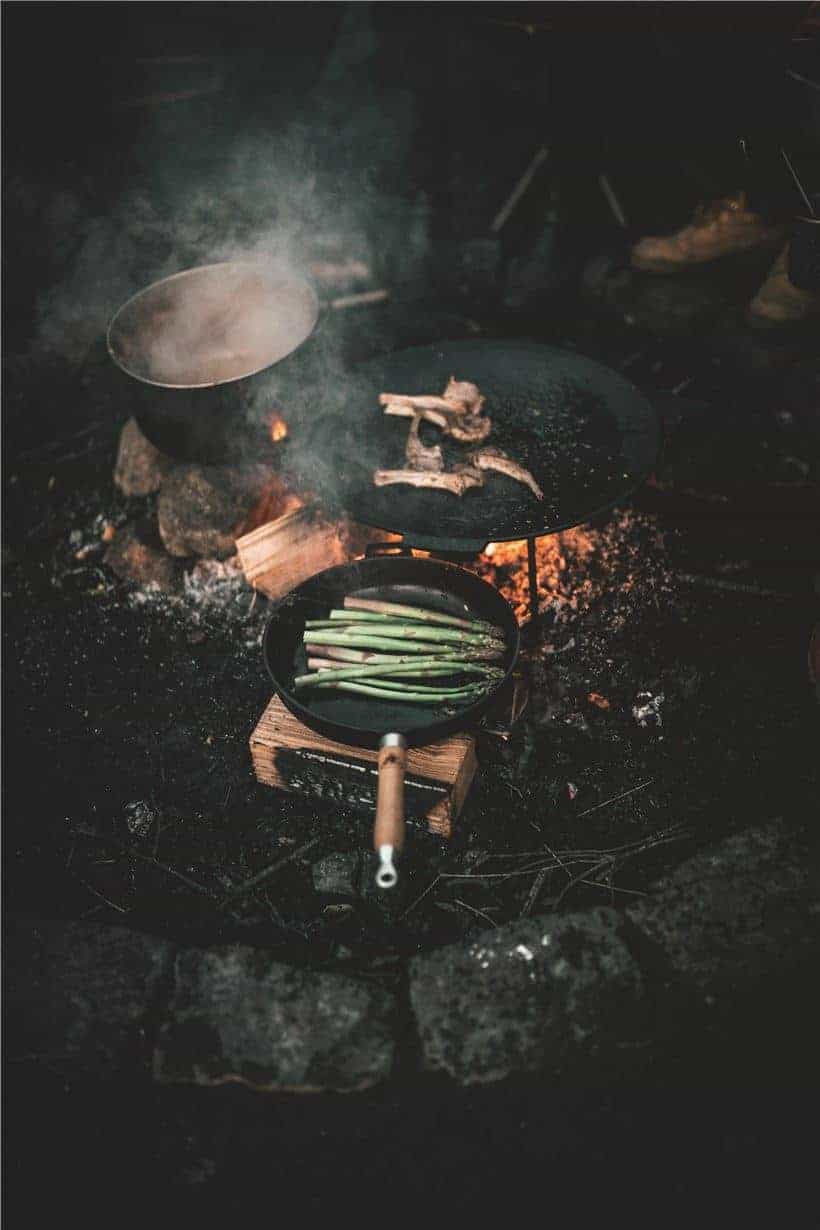 Cast Iron Cooking Pan with Wooden Handle 27cm