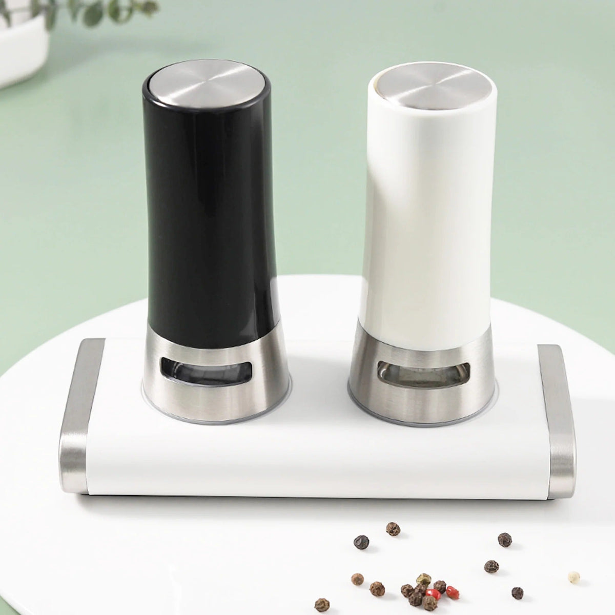 Salt and Pepper Container 60 ml Magnetic Base Salt Pepper Sprinkler Dining Table Black White